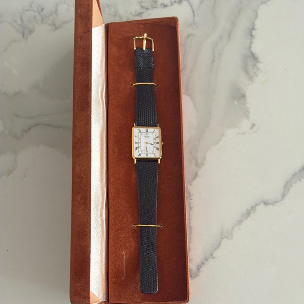 Seiko Black and Gold Watch with Modern Design